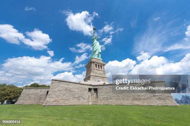 statue of liberty - liberty island stock pictures, royalty-free photos & images