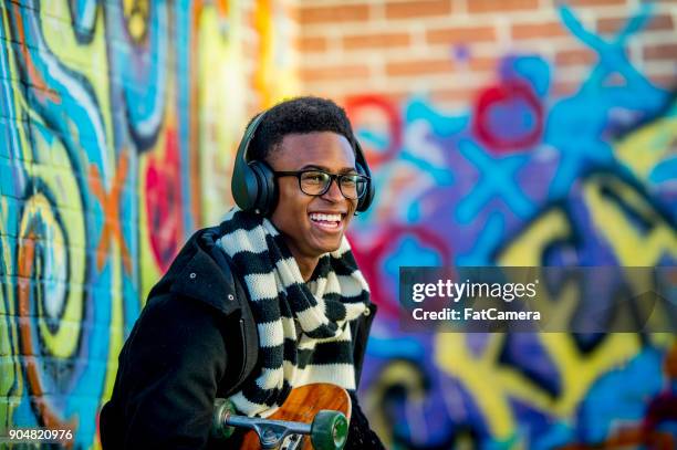 modern teenage boy - boy headphones imagens e fotografias de stock