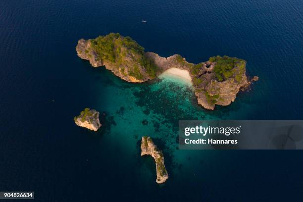 koh ha lagoon, thailand - ko lanta stockfoto's en -beelden