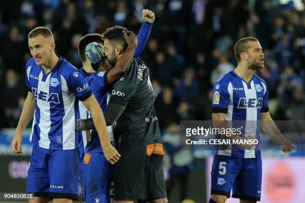 Alaves players celebrate their victory after the Spanish league football match between Deportivo Alaves and Sevilla FC at the Mendizorrotza stadium...