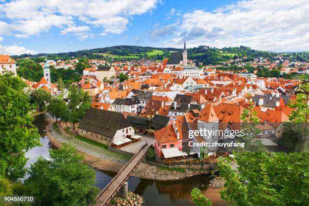 weergave van oude boheemse stad cesky krumlov, tsjechië - cesky krumlov stockfoto's en -beelden