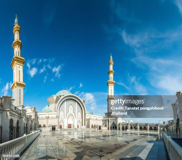 federal territory mosque in kuala lumpur, malaysia - federal territory mosque stock pictures, royalty-free photos & images