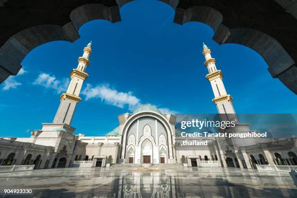 federal territory mosque in kuala lumpur, malaysia - federal territory mosque stock pictures, royalty-free photos & images