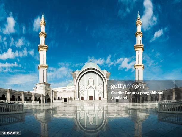 federal territory mosque in kuala lumpur, malaysia - federal territory mosque stock pictures, royalty-free photos & images