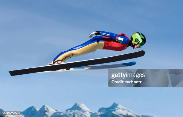 junge frauen üben skispringen - ski jumping day 1 stock-fotos und bilder