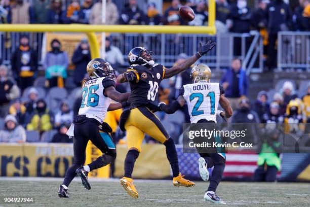 Martavis Bryant of the Pittsburgh Steelers reaches for a pass defended by A.J. Bouye and Jarrod Wilson of the Jacksonville Jaguars during the second...