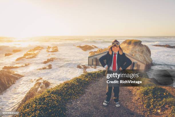 muchacho de negocios con el jet pack en california - parque estatal de montaña de oro fotografías e imágenes de stock