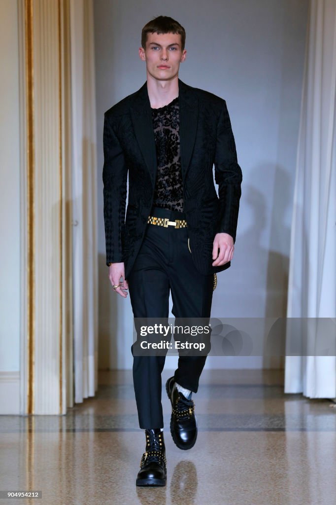 Versace - Runway - Milan Men's Fashion Week Fall/Winter 2018/19