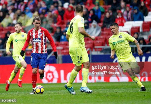 Antoinne Griezmann of Atletico Madrid controls the ball during the La Liga match between Atletico Madrid and Getafe at Estadio Wanda Metropolitano on...