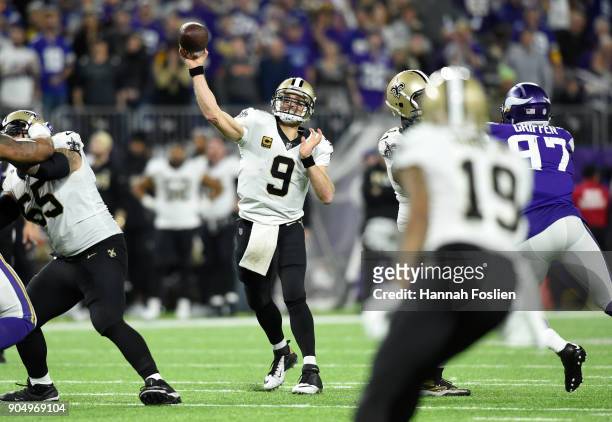 Drew Brees of the New Orleans Saints passes the ball in the fourth quarter of the NFC Divisional Playoff game against the Minnesota Vikings on...
