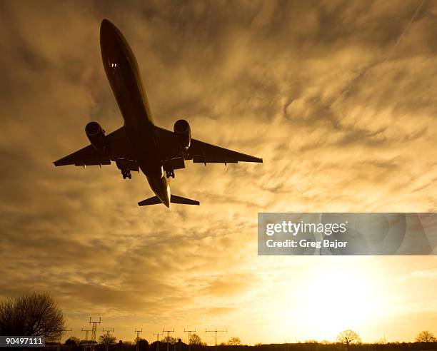 commercial plane landing - greg bajor stock-fotos und bilder