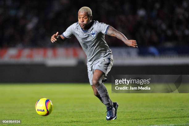 Dorlan Pabon of Monterrey drives the ball during the second round match between Veracruz and Monterrey as part of Torneo Clausura 2018 Liga MX at...