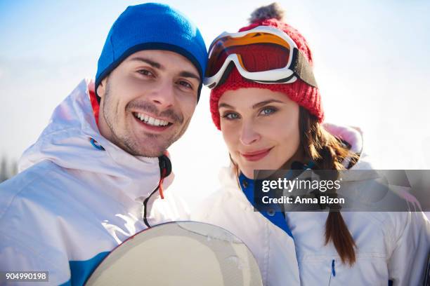 portrait of couple on the ski holiday. zakopane, poland - anna bergman stockfoto's en -beelden