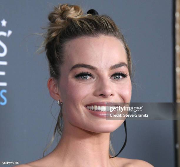 Margot Robbie poses at the The 23rd Annual Critics' Choice Awards at Barker Hangar on January 11, 2018 in Santa Monica, California.