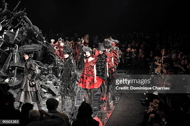 Models Walk the runwayat the Alexander McQueen Ready-to-Wear A/W 2009 fashion show during Paris Fashion Week at POPB on March 10, 2009 in Paris,...