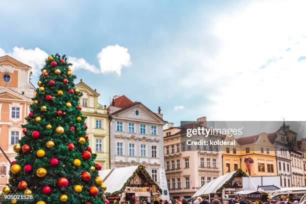 christmas tree and christmas market on the old town square of the prague historic center - prague christmas market old town stock pictures, royalty-free photos & images