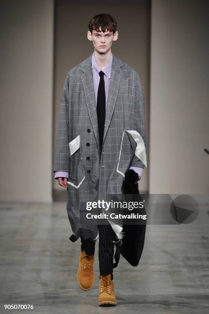 Model walks the runway at the Sulvam Autumn Winter 2018 fashion show during Milan Menswear Fashion Week on January 14, 2018 in Milan, Italy.