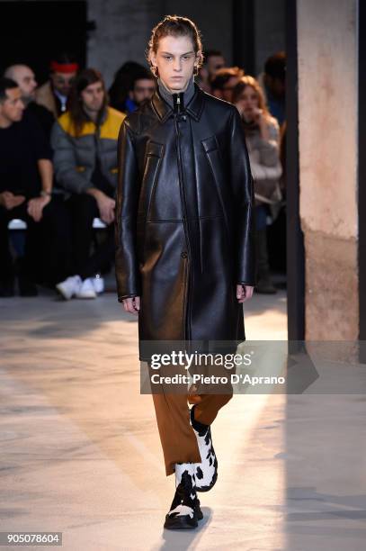 Model walks the runway at N.21 show during Milan Men's Fashion Week Fall/Winter 2018/19 on January 15, 2018 in Milan, Italy.