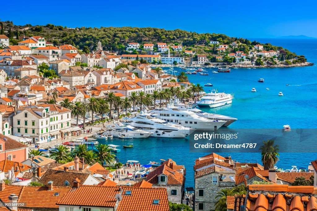 Paysage méditerranéen du ville de Hvar.