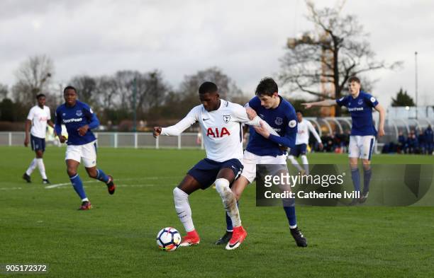 Shilow Tracey of Tottenham Hotspur battles with Matthew Foulds of Everton during the Premier League 2 match between Tottenham Hotspur and Everton on...