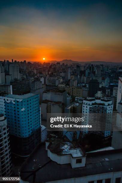 panoramica do centro - panorama urbano stock pictures, royalty-free photos & images