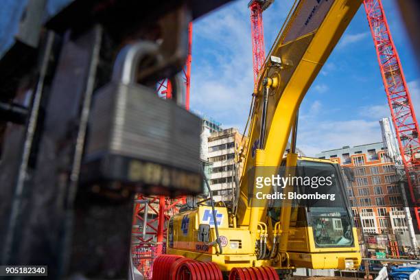 Lock hangs on the gates of the Arundel Great Court development, operated by Carillion Plc, in London, U.K., on Monday, Jan. 15, 2018. Carillion, a...