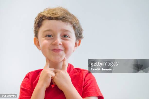白種五歲男孩 - 輕蔑的 個照片及圖片檔