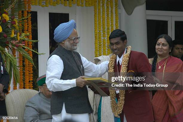 Santosh Ramesh Dahe Receiving the award from Manmohan Singh, Prime Minister of India at the ceremony of National Awards for Bravery-2005 by Indian...