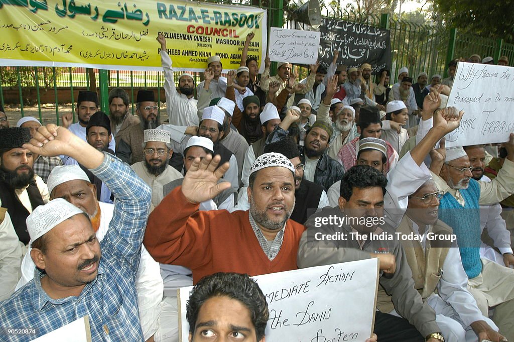 Muslims protest against the publication of cartoons of prophet... News  Photo - Getty Images