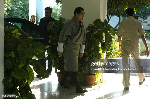 King of Bhutan Jigme Singye Wangchuk meets Sonia Gandhi at 10 Janpath.