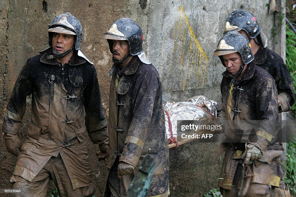 Rescuers carry on September 9, 2009 the