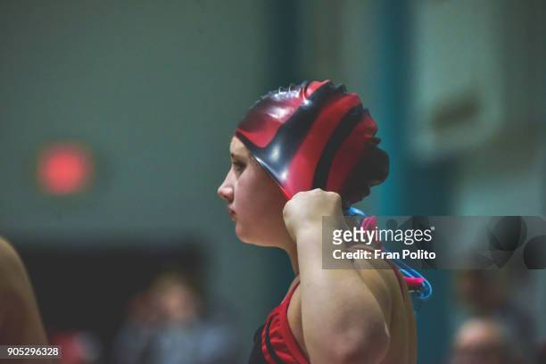 female swimmer at a swim meet. - torneo de natación fotografías e imágenes de stock