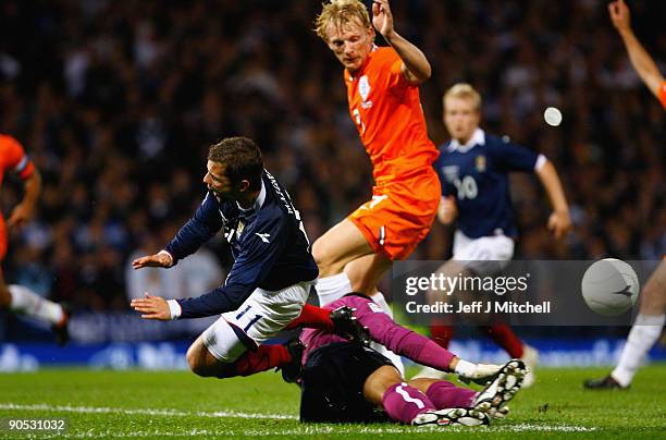 Shaun Maloney of Scotland is tackled by Michel Vorm and Dirk Kuyt of Netherlands during the FIFA 2010 World Cup Group 9 Qualifier match beteween...