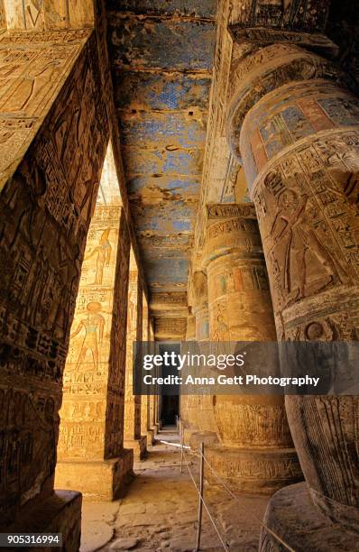 inside medinet habu temple - tomb of ramses iii 個照片及圖片檔