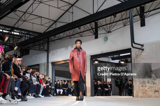Model walks the runway at N.21 show during Milan Men's Fashion Week Fall/Winter 2018/19 on January 15, 2018 in Milan, Italy.