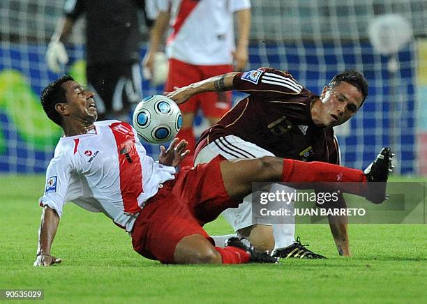 Venezuela´s Luis Manuel Seijas vies for the ball with Peru´s Nolberto Solano during their FIFA World Cup South Africa-2010 qualifier football match...