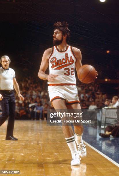 Brian Winters of the Milwaukee Bucks dribbles the ball against the New Jersey Nets during an NBA basketball game circa 1977 at the MECCA Arena in...