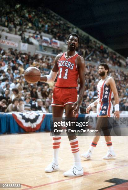 Caldwell Jones of the Philadelphia 76ers in action against the New Jersey Nets during an NBA basketball game circa 1979 at the Rutgers Athletic...