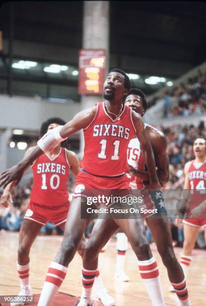 Caldwell Jones of the Philadelphia 76ers in action against the New Jersey Nets during an NBA basketball game circa 1979 at the Rutgers Athletic...