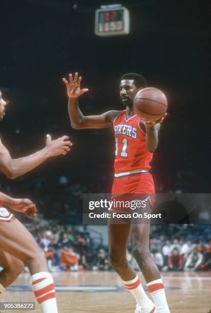 Caldwell Jones of the Philadelphia 76ers in action against the Washington Bullets during an NBA basketball game circa 1981 at the Capital Centre in...