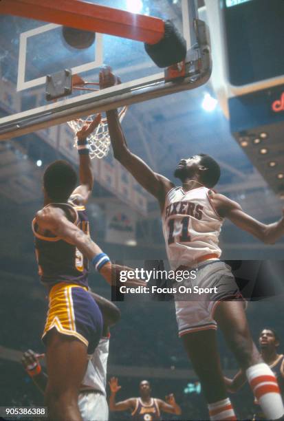 Caldwell Jones of the Philadelphia 76ers in action against the Los Angeles Lakers during an NBA basketball game circa 1980 at The Spectrum in...