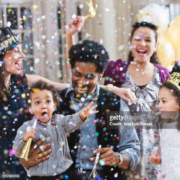 family new year celebration - family new year's eve stock pictures, royalty-free photos & images
