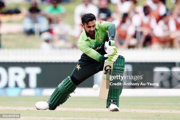 Shoaib Malik of Pakistan bats without a helmet on during game four of the One Day International Series between New Zealand and Pakistan at Seddon...