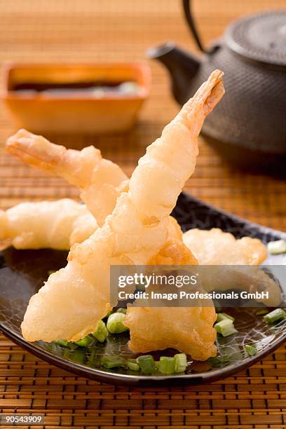 deep-fried shrimps in batter, close up - tempura stock pictures, royalty-free photos & images