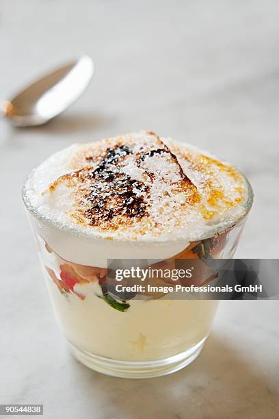 chocolate cream with apple compote and caramelised meringue, close up - maräng bildbanksfoton och bilder