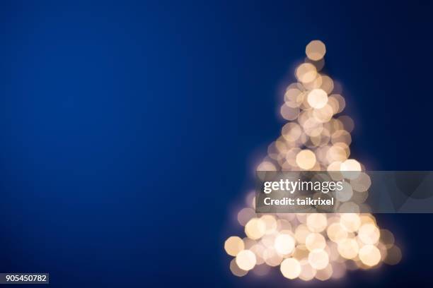 verschwommene weihnachtsbaum, deutschland - advent stock-fotos und bilder