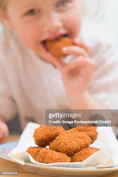 girl (4-5) eating chicken nuggets, close up - eating nuggets ストックフォトと画像