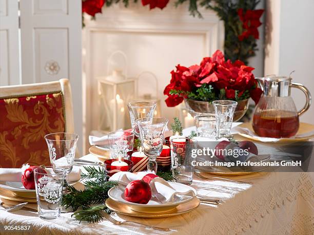 festive christmas table - amaryllis stock-fotos und bilder