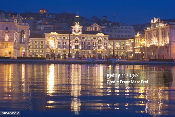 piazza dell'unita d'italia, trieste, venezia-giulia, italy - triest stock-fotos und bilder