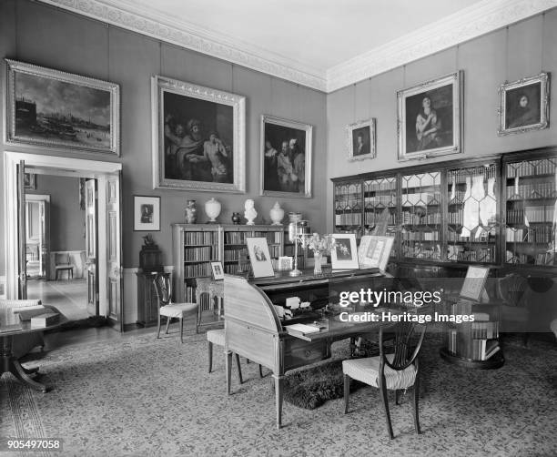 Mr Selfridge's Room, Lansdowne House, Berkeley Square, London, 1921. At the time of this photograph, Lansdowne House was leased to the American...
